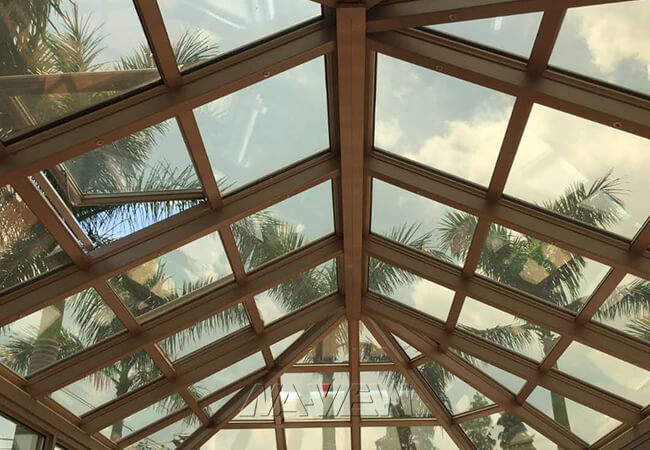 Ha annunciato il Sunroom all'aperto del soffitto di cattedrale di timpano del Sunroom moderno del tetto 3
